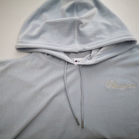 Champion Ladies Size Medium Light Blue Straight Fit Crop Hoodie - Picture 9 of 12